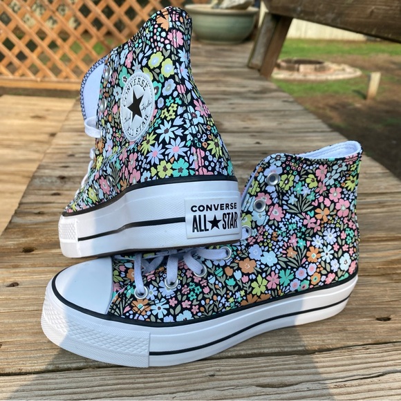 NEW converse Chuck Taylor All Stars. Hi-top. Platform. Canvas. Tiny flowers Sz 9 - Picture 2 of 6